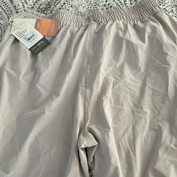 Vuori Villa Cargo Joggers - side pockets for hands and lower side cargo pockets - Picture 8 of 16